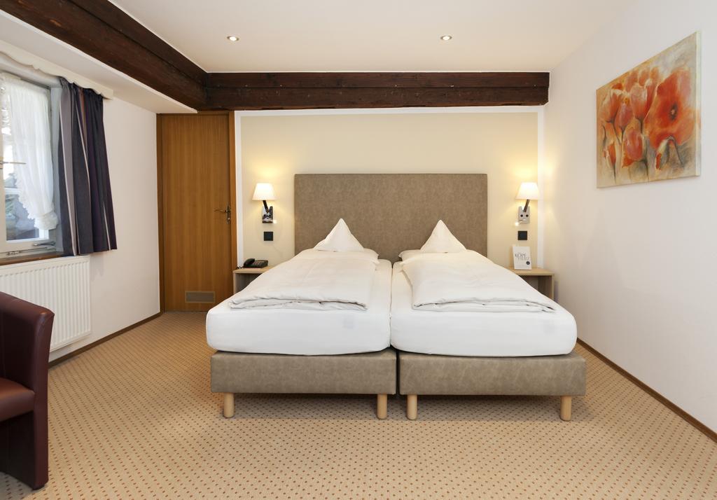 Romantik Hotel Johanniter-Kreuz Иберлинген Экстерьер фото