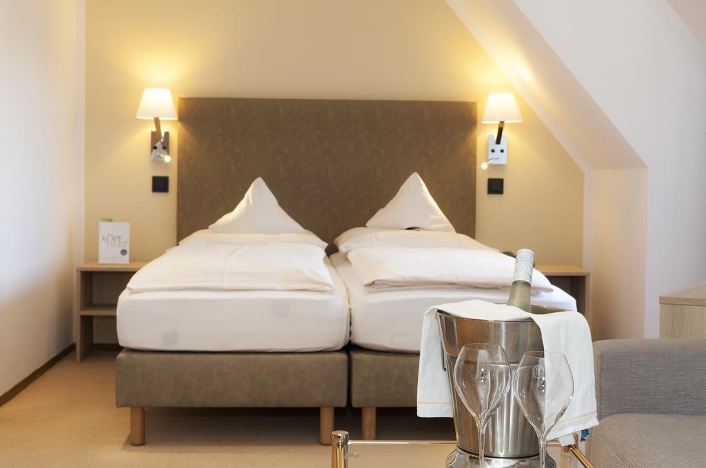 Romantik Hotel Johanniter-Kreuz Иберлинген Экстерьер фото