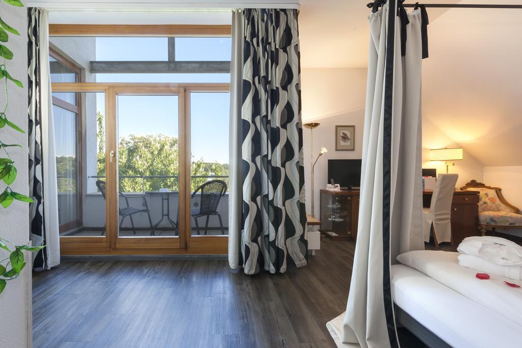 Romantik Hotel Johanniter-Kreuz Иберлинген Экстерьер фото