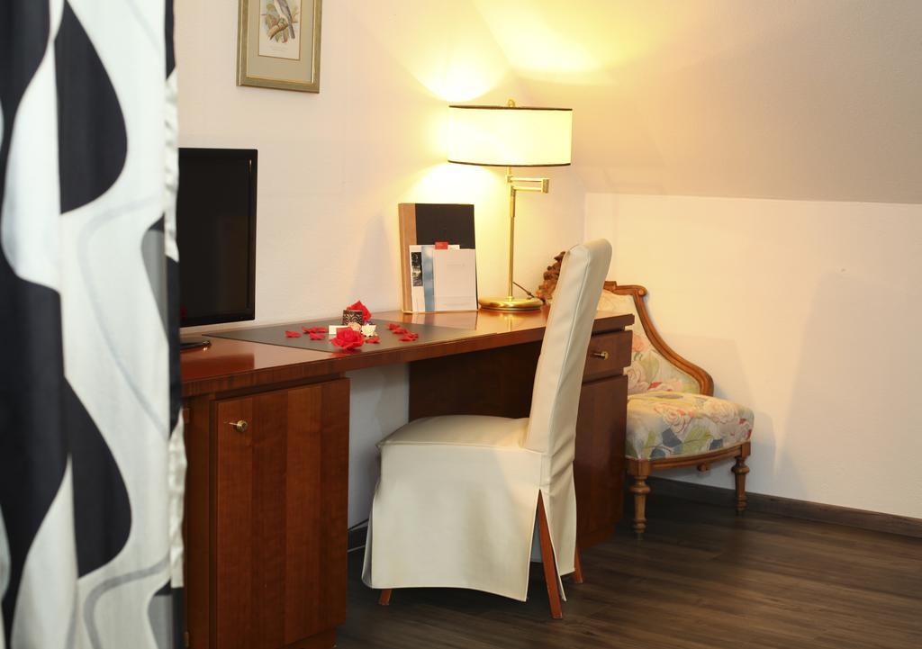 Romantik Hotel Johanniter-Kreuz Иберлинген Экстерьер фото