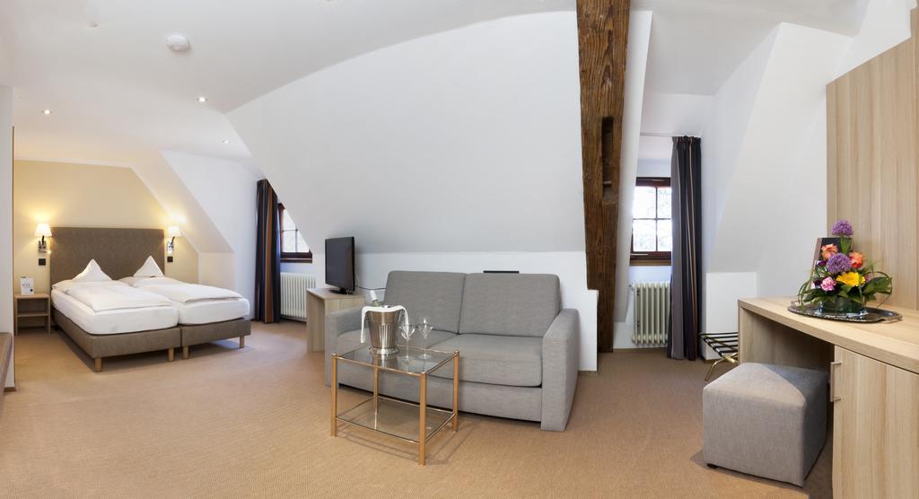 Romantik Hotel Johanniter-Kreuz Иберлинген Экстерьер фото