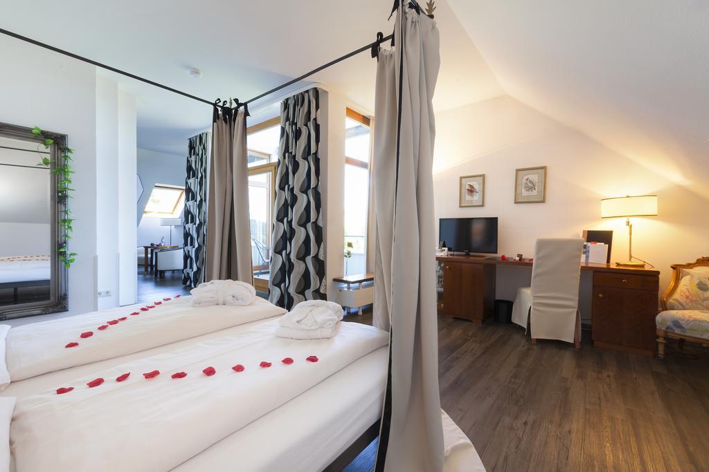 Romantik Hotel Johanniter-Kreuz Иберлинген Экстерьер фото