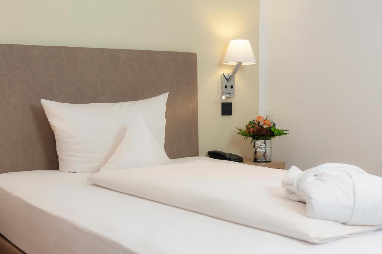 Romantik Hotel Johanniter-Kreuz Иберлинген Экстерьер фото