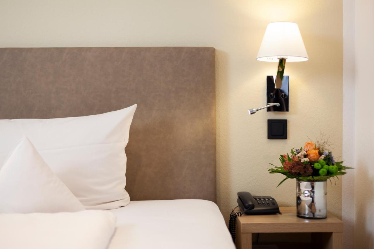 Romantik Hotel Johanniter-Kreuz Иберлинген Экстерьер фото