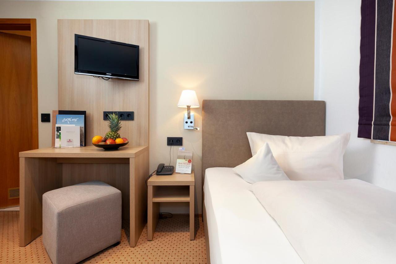 Romantik Hotel Johanniter-Kreuz Иберлинген Экстерьер фото